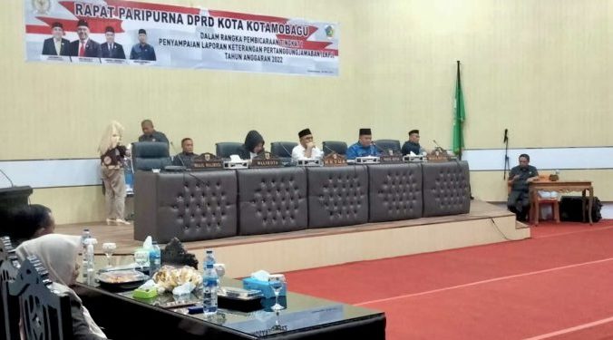 Tatong Bara Hadiri Rapat Paripurna LKPJ Wali Kota Tahun 2022