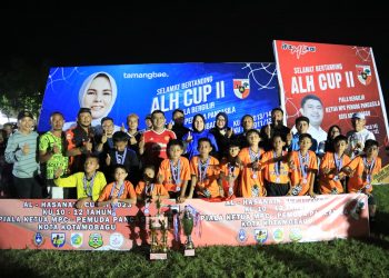 Tatong Bara Tutup Turnamen Sepak Bola ALH CUP II