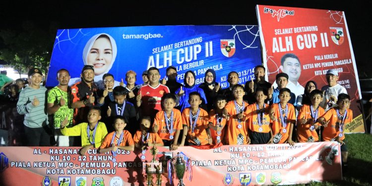 Tatong Bara Tutup Turnamen Sepak Bola ALH CUP II