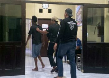 Mabuk dan Ancam Anak Kandung Pakai Ekor Pari, JM Diamankan di Polsek Aertembaga