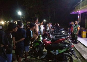 Gelar Balapan Liar, 16 Anak Muda dan 12 Babuk Diamankan di Kantor Polsek Sangtombolang
