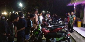 Gelar Balapan Liar, 16 Anak Muda dan 12 Babuk Diamankan di Kantor Polsek Sangtombolang