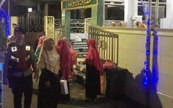 Polresta Manado dan Jajaran Lakukan Pengamanan Salat Tarawih