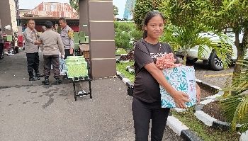 Ungkapan Hati Ibu Hamil Usai Terima Bantuan HUT Bhayangkara di Polresta Manado