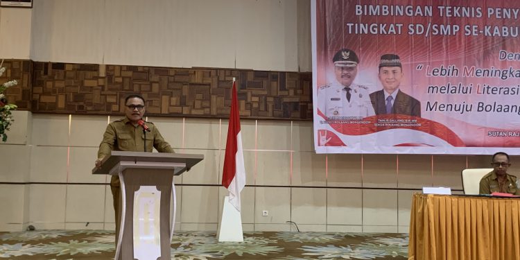 Diikuti Ratusan Guru, Limi Mokodompit Buka Bimtek Penyusunan Karya Tulis Ilmiah