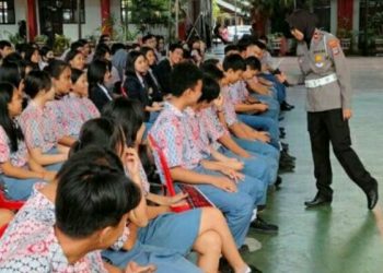 Police Go To School, Kasat Lantas Polresta Manado Ajak Pelajar Jadi Pelopor Keselamatan Berlalulintas