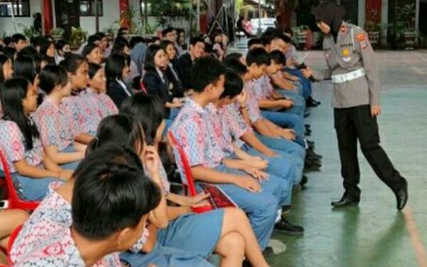Police Go To School, Kasat Lantas Polresta Manado Ajak Pelajar Jadi Pelopor Keselamatan Berlalulintas