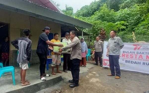 Polresta Manado Resmikan Hasil Bedah Rumah dan Serahkan Bansos Hari Bhayangkara ke-77