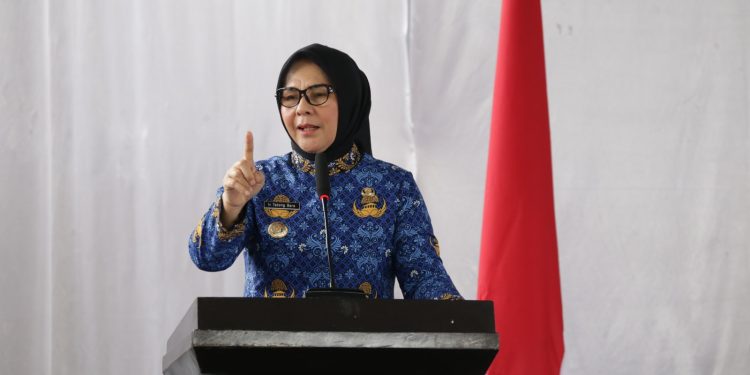 Tatong Bara Serahkan SK Pengangkatan P3K dan Tutup Latsar CPNS Formasi 2021