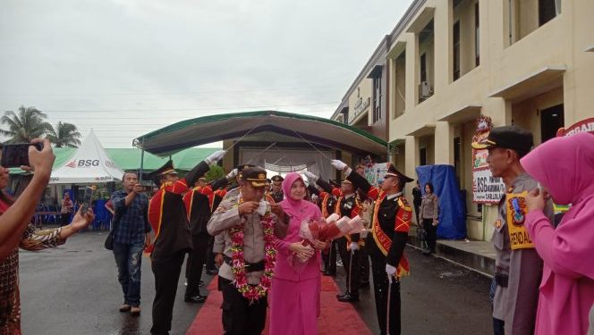 Didampingi Tahlis Gallang, Bupati Limi Mokodompit Hadiri Kenal Pamit Kapolres Bolmong