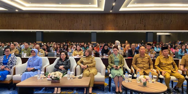 Tatong Bara Hadiri Rakerkesda Provinsi Sulut