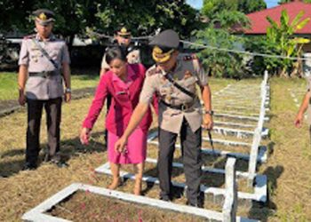 Polres Minahasa Selatan Laksanakan Upacara Ziarah Rombongan di TMP Amurang