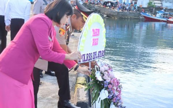 Sambut Hari Bhayangkara ke-77, Polres Kepulauan Sitaro Gelar Upacara Tabur Bunga