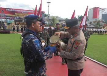 Sambut Hari Bhayangkara ke-77, Polda Sulut Gelar Upacara Pengambilan dan Penyerahan Air Suci