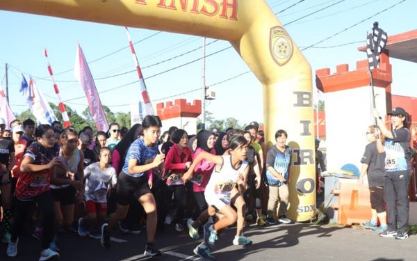 Ratusan Peserta Meriahkan Fun Run Hari Bhayangkara ke-77 Polres Tomohon