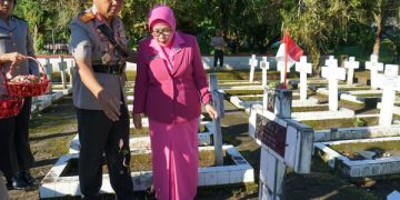 Jelang Hari Bhayangkara ke-77, Polda Sulut Laksanakan Upacara Ziarah Rombongan dan Tabur Bunga