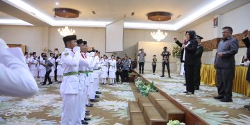 Didampingi Nayodo, Tatong Bara Lantik dan Kukuhkan 36 Anggota Paskibraka Tahun 2023