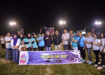 Tatong Bara Buka Turnamen Wali Kota Cup Sepak Bola Putri se-BMR