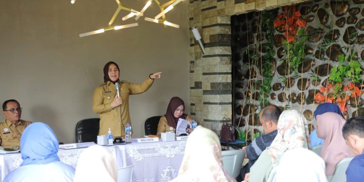 Tatong Bara Buka Bimtek dan Sosialisasi Implementasi Perizinan Berusaha Berbasis Risiko