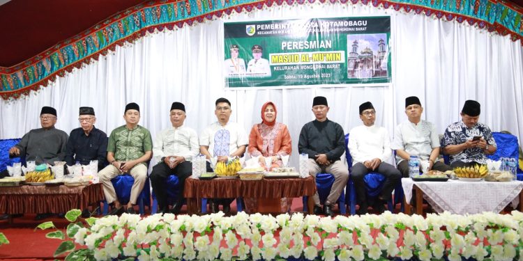 Tatong Bara Resmikan Masjid Al – Mu’min kelurahan Mongkonai Barat