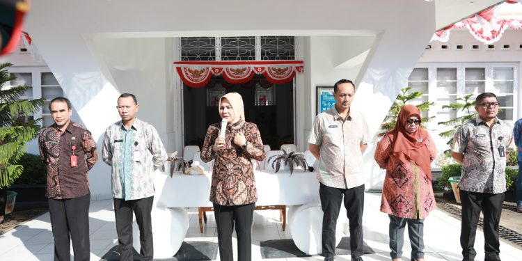 Tatong Bara Pimpin Apel Kerja Terakhir sebelum Purna Tugas