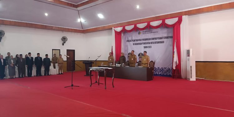 Wali Kota Tatong Bara Lantik dan Ambil Sumpah Sejumlah Pejabat Struktural, Berikut Nama-namanya