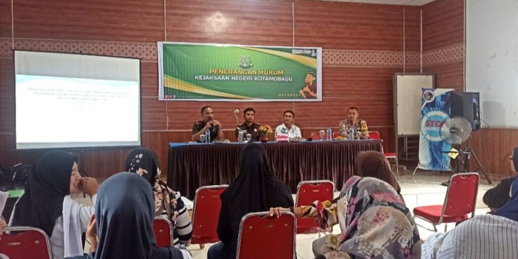 Kejari Kotamobagu Gelar Penkum di Desa Tabang