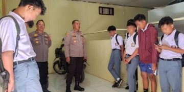 Polres Kotamobagu Beri Pembinaan Kepada Sejumlah Pelajar yang Bolos saat Jam Belajar