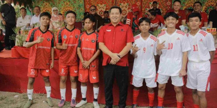 Wagub Steven Kandouw Buka Turnamen Sepakbola Soekarno Cup U-17
