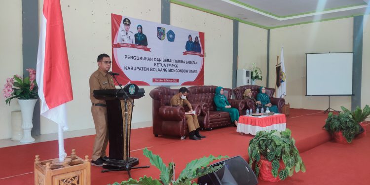 Pj. Bupati Bolmut, Sirajudin Lasena, saat menyampaikan sambutannya