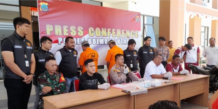 Polres Bolmut saat menggelar Konferensi Pers terkait pengungkapan kasus di Bigo Selatan