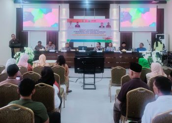 Foto : Tampak Pj Bupati Bolmut, Sirajudin Lasena, saat menyampaikan sambutannya dalam rakor pengendalian harga pangan