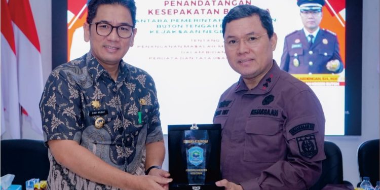 Minimalisir Pelanggaran Hukum, Pemda Buton Tengah Dan Kejari Buton Sepakati Nota Kesepahaman