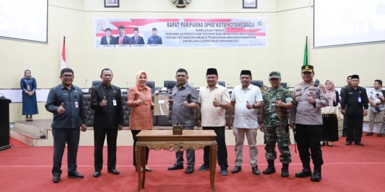 Dihadiri Tatong Bara, DPRD Kotamobagu Sahkan Pertanggungjawaban Pelaksanaan APBD Tahun 2022