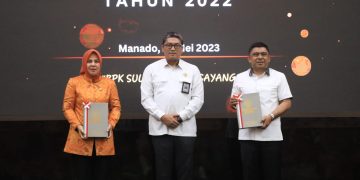 Meiddy Makalalag Dampingi Tatong Bara Terima WTP dari BPK RI