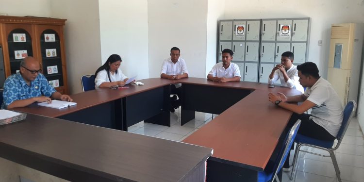 Foto : Proses pleno DCT yang dilaksanakan di ruang Sekretariat KPUD Bolmut