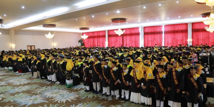 Dihadiri Pj Wali Kota, Pemkot Kotamobagu Gelar Wisuda 1.115 Santri