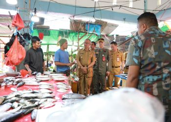 Asripan Nani Kunjungi Pasar Genggulang dan Poyowa Kecil