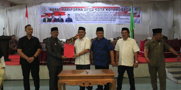 Asripan Nani Hadiri Rapat Paripurna DPRD Kotamobagu