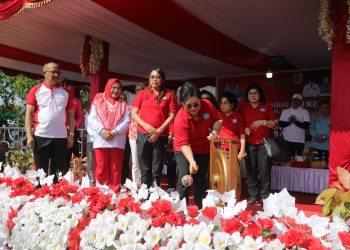 Pj Wali Kota Asripan Nani, Hadiri Pencanangan Gebyar Hari Ibu ke 95