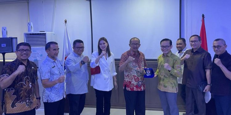 Terus Berbenah, Asripan Nani Usulkan Pembenahan Stadion Gelora Ambang dan Nunuk ke Kemenpora RI