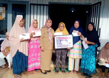 Pemdes Pontodon Timur Kembali Salurkan Program BLT DD bagi 44 KPM