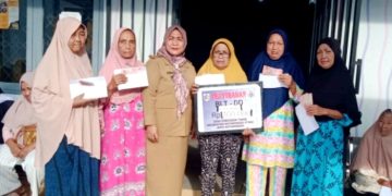 Pemdes Pontodon Timur Kembali Salurkan Program BLT DD bagi 44 KPM