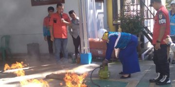 Gendeng PLN UP3 Kotamobagu, Dinas Satpol PP dan Damkar Gelar Simulasi Pencegahan Kebakaran