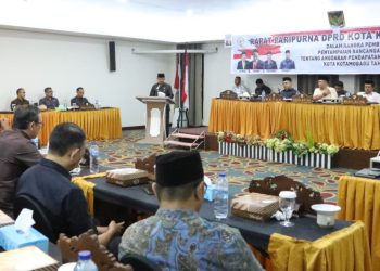 Bahas APBD 2024, Asripan Nani Hadiri Paripurna DPRD Kotamobagu