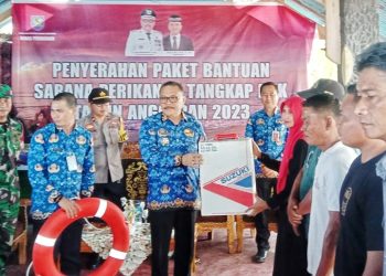 Pemkab Bolmong Serahkan Alat Tangkap Ikan Kepada Nelayan