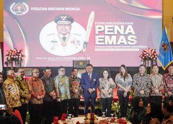 Dampingi Olly Terima Penghargaan, Bupati Limi: Pak Gubernur Pantas Diteladani