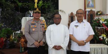 Asripan Nani Safari Natal ke Pastor Paroki Kristus Raja Kotamobagu