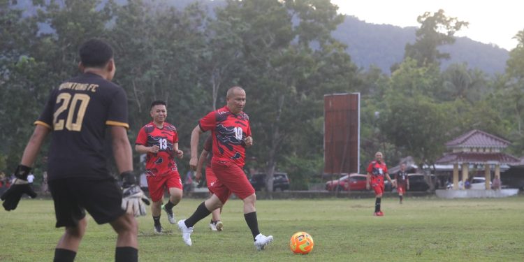Laga Persahabatan, Penjabat Wali Kota Asripan Nani Cetak Gol