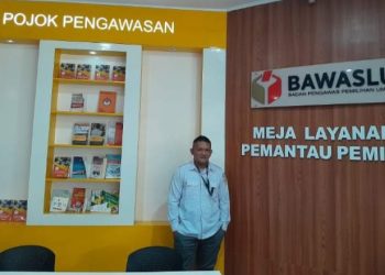 Foto : Ketua Bawaslu Bolmut, Abd. Muin Wengkeng, S.Hut